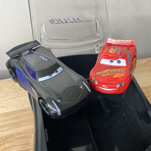 Disney Store Cars 3 Pit Crew Launcher Set Lightning McQueen Jackson Storm Race - Picture 5 of 16